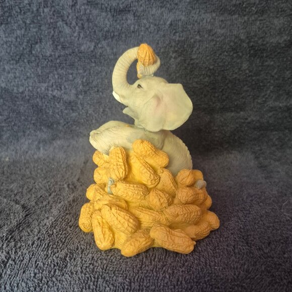 Elephant Figurine with Peanuts - Picture 1 of 3